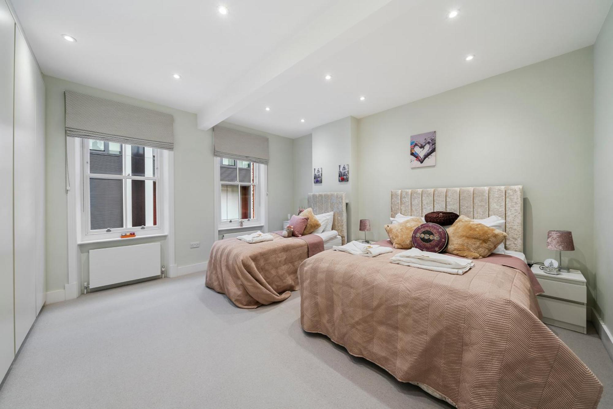 Chic 2 Bed Maisonette In Mayfair 32A London Exterior photo
