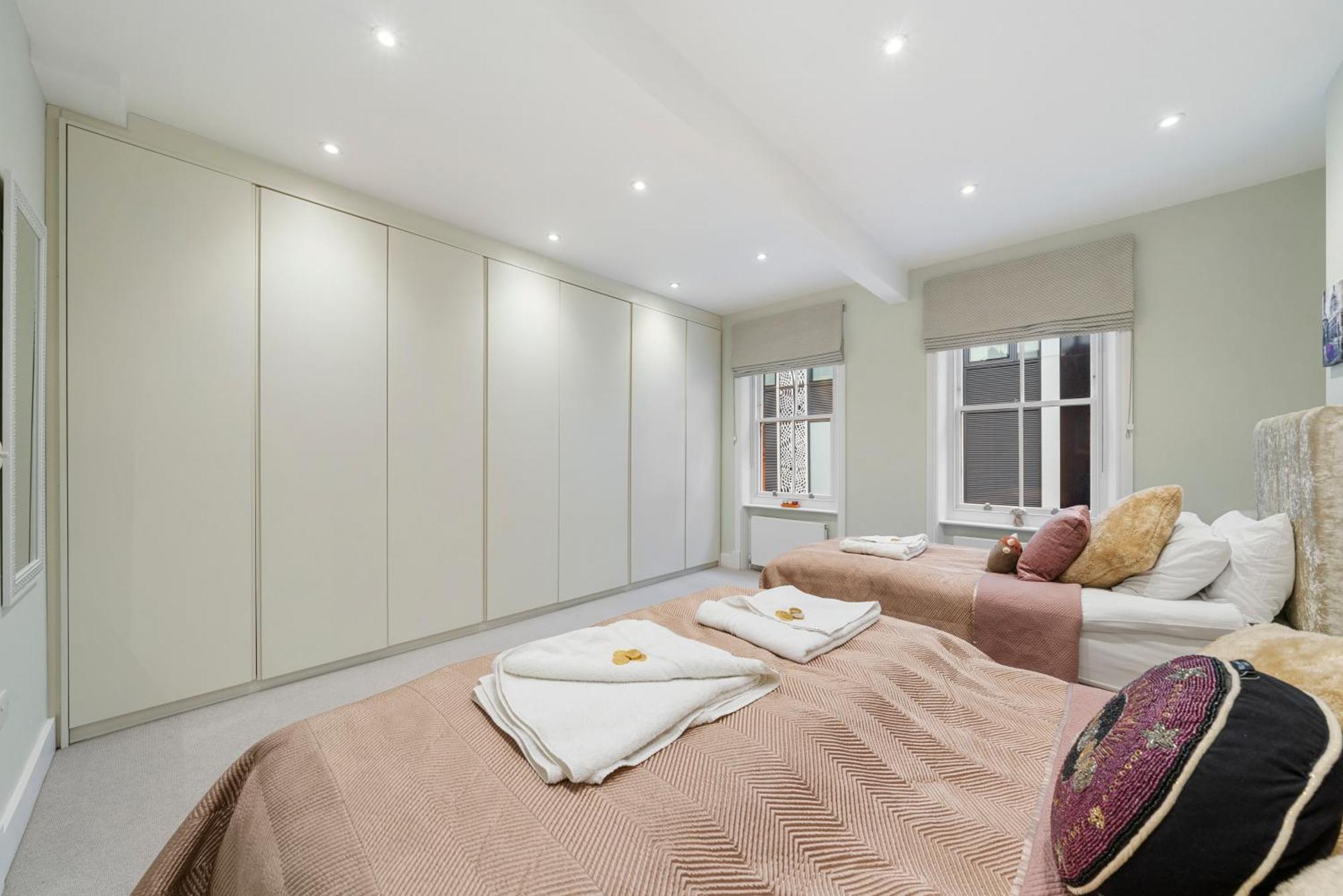 Chic 2 Bed Maisonette In Mayfair 32A London Exterior photo